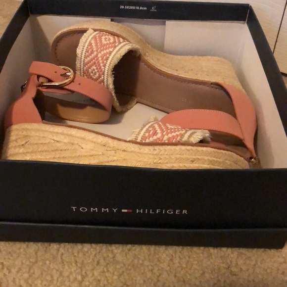 Brand New Tommy Hilfiger Wedges - Picture 9 of 11